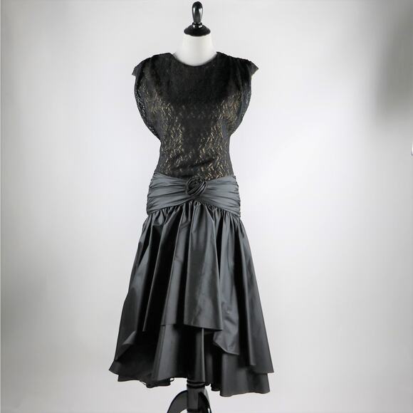 Vintage 1980s Nude Illusion Lace Dress with Drop Waist, Ruffle Bottom Large - Picture 3 of 10